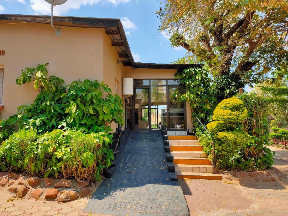 Golden Days Lodge Λίβινγκστον Εξωτερικό φωτογραφία