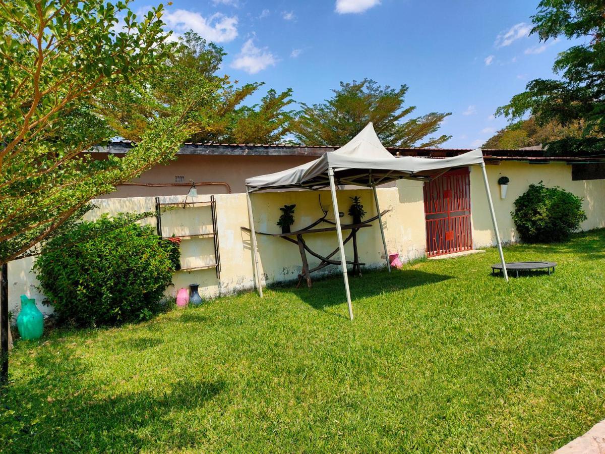 Golden Days Lodge Λίβινγκστον Εξωτερικό φωτογραφία